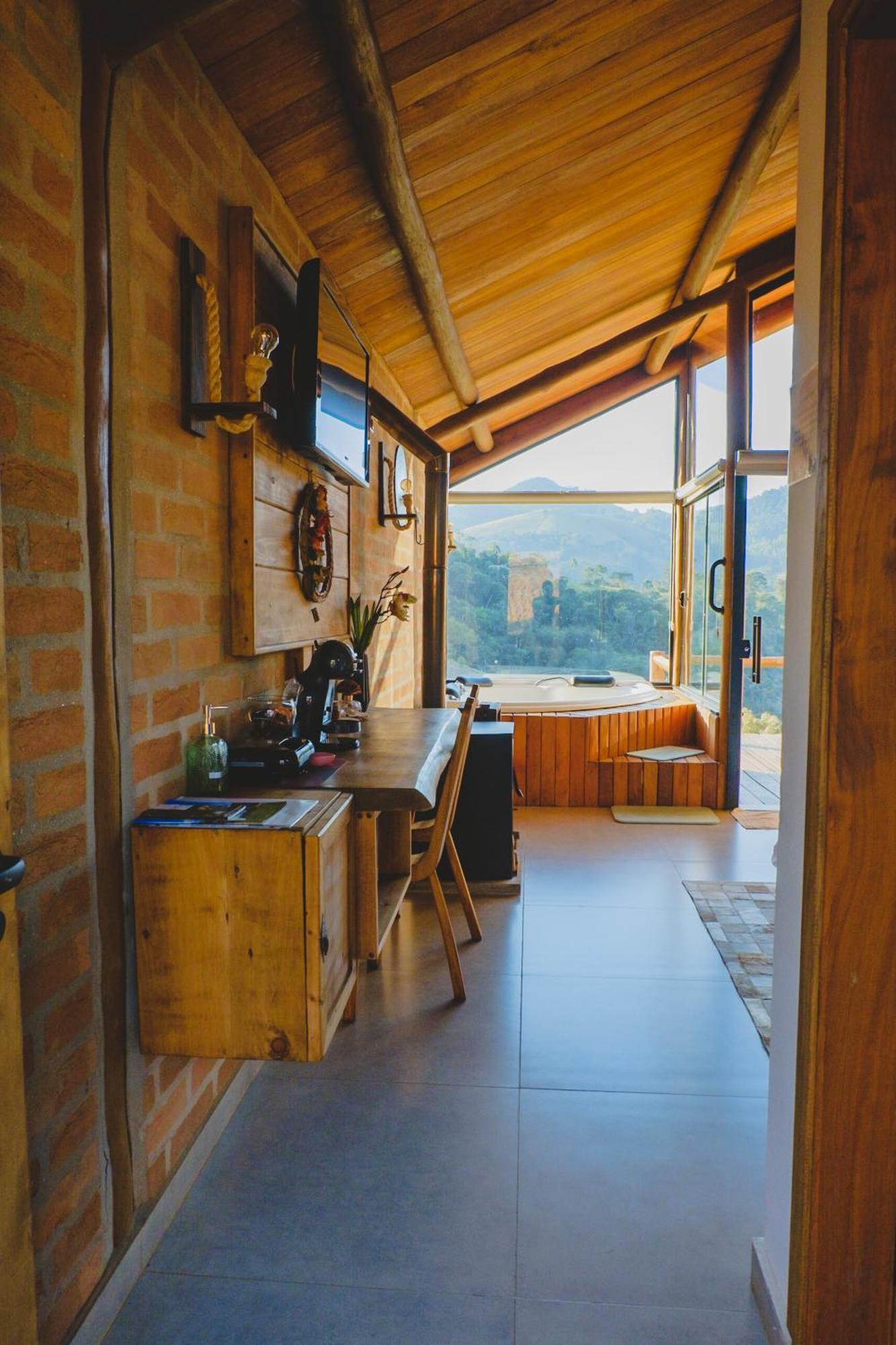 Lodge Ho'oponopono & Wine *
